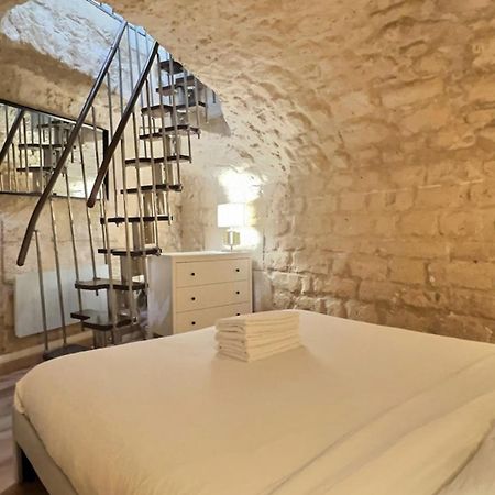 Ideally Located And Atypical Apartment In Paris Bagian luar foto