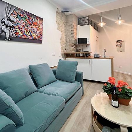 Ideally Located And Atypical Apartment In Paris Bagian luar foto