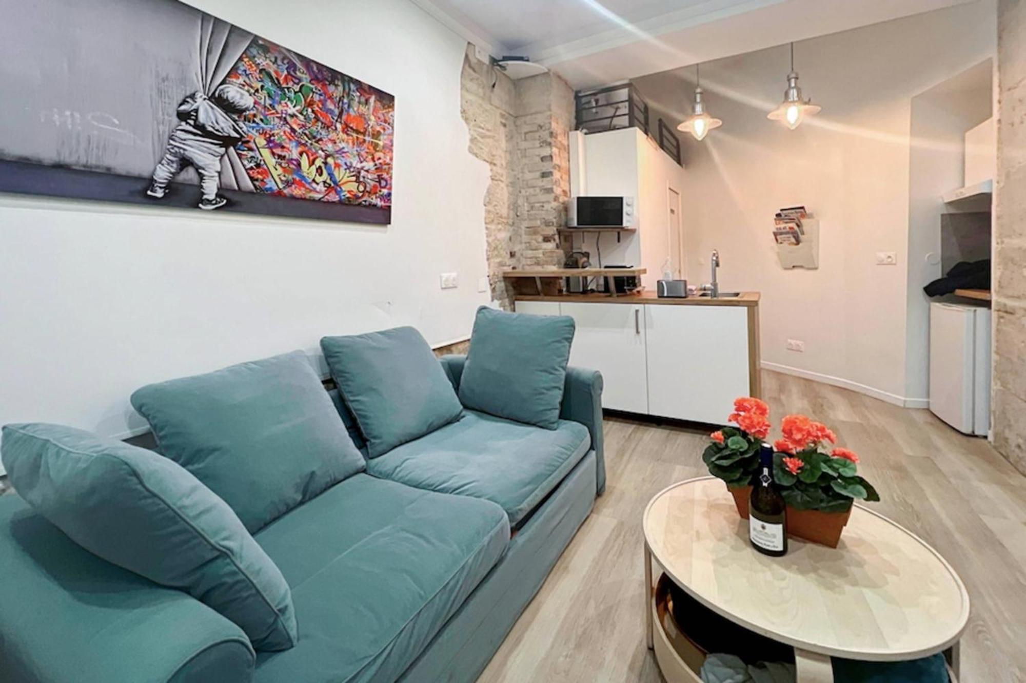 Ideally Located And Atypical Apartment In Paris Bagian luar foto